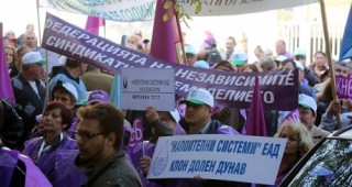 Протест на служители на Напоителни системи в Пловдив