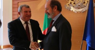 Министър Греков се срещна с испанския посланик Н. Пр. Хосе Луис Тапиа Висенте