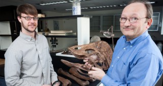 Американски палеонтолози откриха фосили от динозавър, приличал на гигантска кокошка