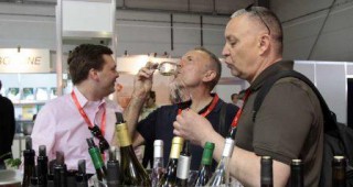 Български вина, направени от сортовете Шардоне и Каберне совиньон - фаворити на Винария 2014
