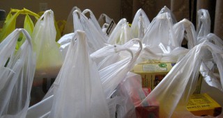 ЕП гласува за ограничаване на използването на пластмасови торбички