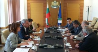 Министър Греков се срещна с алжирския посланик