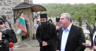 Министър Греков посети Гигинския манастир Свети Безсребреници Козма и Дамян