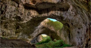 Благоустрояват района на Деветашката пещера