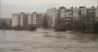Над 40 жилища в Свищов и населените места от общината остават наводнени