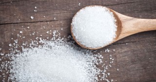 Цената на едро на бялата кристална захар бележи леко повишение