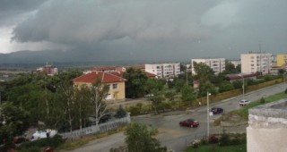 Жълт код в 17 области на Северна и Източна България заради интензивни валежи