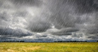 Жълт код за валежи и гръмотевични бури е обявен за цялата страна