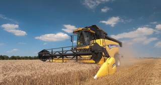 New Holland Agriculture повишава ефективността на комбайните от среден клас с моделите CX5000 и CX6000
