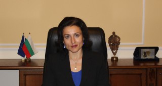 Министър Десислава Танева: До края на другата седмица ще бъдат изплатени обезщетенията за син език