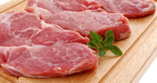 Цената на свинското месо пада през последните месеци