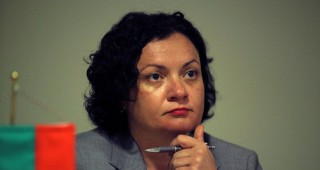 Министър Ивелина Василева: Продължава червеният код за тревога за река Тунджа при Елхово