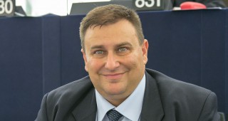 Българският евродепутат от ГЕРБ Емил Радев иска от Европейската комисия План за действие за защита на животните