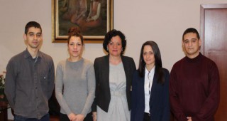 Министър Ивелина Василева посрещна първите млади специалисти по програмата Старт на кариерата