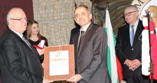 Зам.-министър Костов връчи награда Златна мартеница за принос към българската икономика