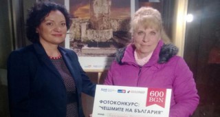 Министър Ивелина Василева връчи голямата награда във фотоконкурса 