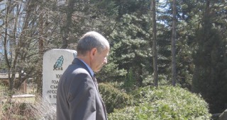Зам.-министър Костов участва в поднасяне на венци пред паметна плоча на загинали лесовъди