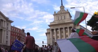 Блокираните от протести пътища и заклещеното българско село