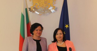 Министър Ивелина Василева прие новоназначения посланик на Алжирската демократична и народна република Латифа Беназа
