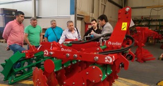 Български фермери посетиха испанската компания за производство на почвообработващи машини OVLAC