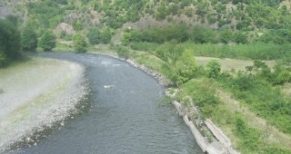 Сигнал за замърсяване на река Искър в района на Мездра провери РИОСВ-Враца