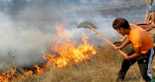 Доброволци от Община Стара Загора дежурят заедно с пожарникарите