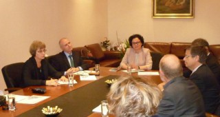 Министър Василева се срещна с директорите на Европейската климатична фондация и Европейския институт за енергийни характеристики на сградите