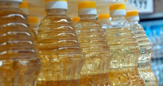 Леко понижение бележат средните цени на рафинираното слънчогледово олио