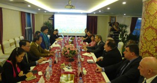 Виетнамският бизнес с намерения за съвместни предприятия за производство на млечни продукти и на коприна в България