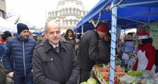 Зам.-министър Костов: Фермерските пазари дават възможност на производителите да продават директно своите продукти
