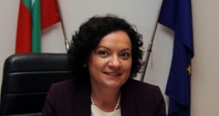 Министър Василева ще представи програмите за саниране и за закупуване на електромобили