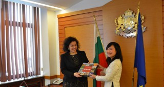 Министър Танева: България ще подкрепи всеки един оператор от Виетнам, който иска да изкупува тютюн