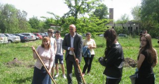 Със засаждане на дръвчета РИОСВ – Пловдив сложи началото на инициативите по случай Световния ден на Земята