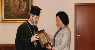 Министър Василева покани митрополит Антоний да се включи в кампанията Да изчистим България заедно