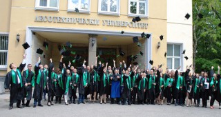 215 абсолвенти се дипломираха в Лесотехническия университет