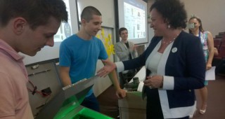 МОСВ купува, изработено от ученици говорещо кошче за отпадъци