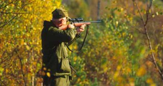 За нарушение на Закона за лова и опазване на дивеча са задържани ловно оръжие, боеприпаси и лек автомобил