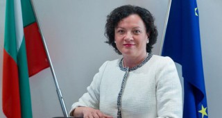 Министър Ивелина Василева подписва договор за водния цикъл на Асеновград