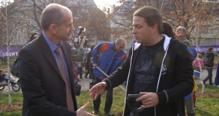 Зам.-министър Костов засади дръвче на първата офсет кампанията на БГ радио