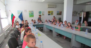 Инициативата Да влезем в час с отпадъците на РИОСВ – Велико Търново продължава и през лятната ваканция