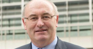 Нова помощ за млекопроизводителите обеща европейският комисар за земеделие и развитие на селските райони Фил Хоган