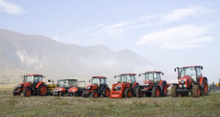 Демонстрация на трактори и прикачен инвентар KUBOTA в землището на село Гурково, област Добрич