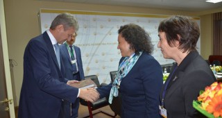 Министър Танева и руският й колега обсъдиха възможността предприятията, които имат интерес да изнасят за Русия да преминат предварително одобрение
