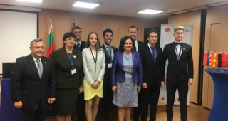 Министър Василева oткри младежка Регионална сесия на Модел на Европейския парламент
