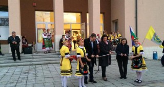 Министър Ивелина Василева преряза лентата на читалището в Раковски