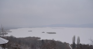 Езерото Сребърна е обвито в лед