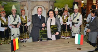 Министър Танева подписа споразумение за партньорство за изложението Зелена седмица 2018