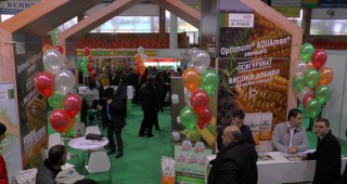 Грамота и приз за най-бързо растящ пазарен дял при слънчогледовите хибриди в България получи ДюПон Пионер