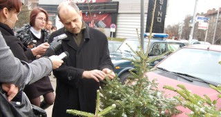Зам.-министър Костов провери търговци на елхи
