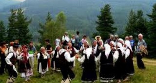Съборът в Копривщица вече е в регистъра на ЮНЕСКО за световното нематериално културно наследство